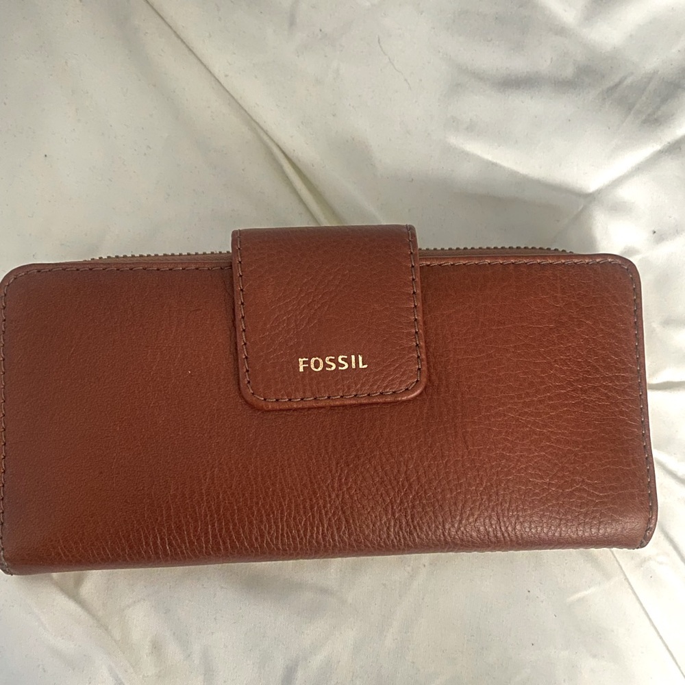 BRAND NEW FOSSIL CLUTCH